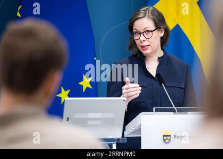 230124 -- STOCKHOLM, le 24 janvier 2023 -- Maria Malmer Stengerard, ministre suédoise des migrations, prend la parole lors d'une conférence de presse à Stockholm, en Suède, le 24 janvier 2023. Le gouvernement suédois a annoncé mardi une campagne d'information internationale, qui devrait décourager les réfugiés de venir dans le pays. /Bureaux gouvernementaux de Suède/document via Xinhua SWEDEN-STOCKHOLM-IMMIGRATION NinnixAndersson PUBLICATIONxNOTxINxCHN Banque D'Images