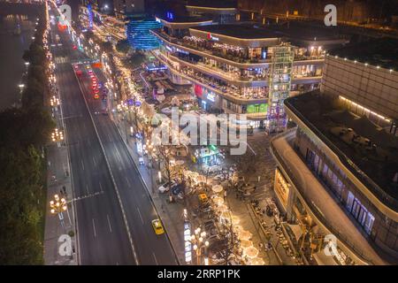 230211 -- CHONGQING, le 11 février 2023 -- cette photo aérienne prise le 9 février 2023 montre une foire nocturne dans le district de Nan an dans la municipalité de Chongqing au sud-ouest de la Chine. Depuis le début de l'année, Chongqing a lancé diverses activités nocturnes pour stimuler l'économie nocturne. CHINE-CHONGQING-ÉCONOMIE DE NUIT CN HuangxWei PUBLICATIONxNOTxINxCHN Banque D'Images