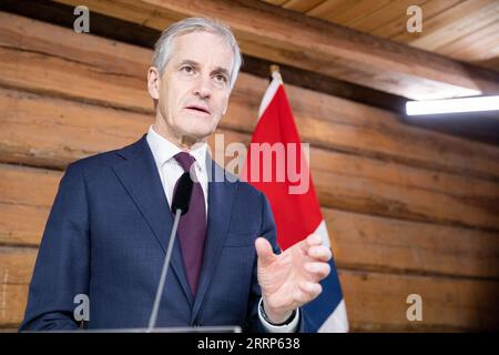 230222 -- HARPSUND SUÈDE, le 22 février 2023 -- le Premier ministre norvégien Jonas Gahr Store prend la parole lors d'une conférence de presse avec le Premier ministre suédois Ulf Kristersson et le Président finlandais Sauli Niinisto Not in the Picture à Harpsund, Suède, le 22 février 2023. Les dirigeants de la Suède, de la Finlande et de la Norvège se sont engagés mercredi à renforcer la coopération en matière de défense face aux défis sécuritaires communs. /Document via Xinhua SWEDEN-HARPSUND-FINLAND-NORWAY-LEADERS-DEFENSE COOPERATION NinnixAndersson/GovernmentxOfficesxofxSweden PUBLICATIONxNOTxINxCHN Banque D'Images
