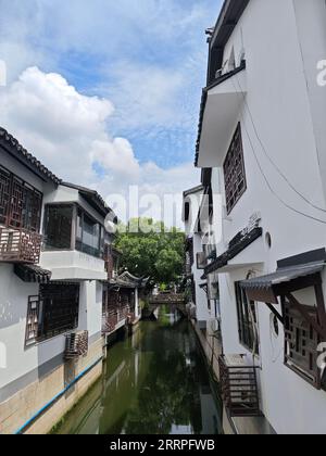 canal et vieilles maisons à Suzhou Banque D'Images