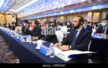 230323 -- BEIJING, le 23 mars 2023 -- des invités assistent à la cérémonie d'ouverture d'un forum international sur la démocratie à Beijing, capitale de la Chine, le 23 mars 2023. Le Forum international sur la démocratie : les valeurs humaines partagées, qui se tient en ligne et hors ligne, est le deuxième du genre. CHINA-BEIJING-INT L FORUM SUR LA DEMOCRATIONIE D'OUVERTURE CN CHENXYEHUA PUBLICATIONXNOTXINXCHN Banque D'Images