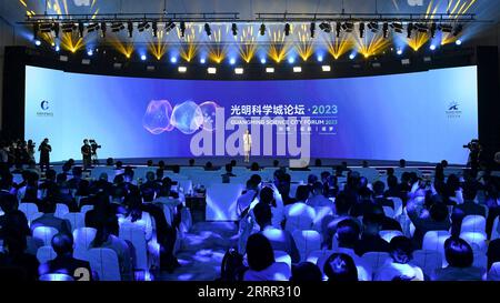 230428 -- SHENZHEN, le 28 avril 2023 -- cette photo prise le 27 avril 2023 montre la cérémonie de lancement du Forum de la ville scientifique de Guangming à Shenzhen, dans la province du Guangdong, dans le sud de la Chine. Le premier Forum de Guangming Science City a débuté jeudi à Shenzhen. CHINA-SHENZHEN-GUANGMING SCIENCE CITY FORUM CN LIANGXXU PUBLICATIONXNOTXINXCHN Banque D'Images