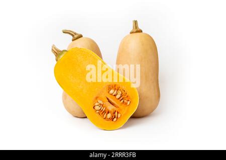 Groupe de citrouilles de courge butternut avec section médiane isolée sur fond blanc Banque D'Images