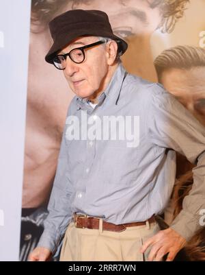 8 septembre 2023, Athènes, Grèce : WOODY ALLEN arrive à la première de son film ''coup de chance'' à Athènes. (Image de crédit : © Aristidis Vafeiadakis/ZUMA Press Wire) USAGE ÉDITORIAL SEULEMENT! Non destiné à UN USAGE commercial ! Banque D'Images