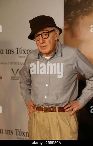 8 septembre 2023, Athènes, Grèce : WOODY ALLEN arrive à la première de son film ''coup de chance'' à Athènes. (Image de crédit : © Aristidis Vafeiadakis/ZUMA Press Wire) USAGE ÉDITORIAL SEULEMENT! Non destiné à UN USAGE commercial ! Banque D'Images