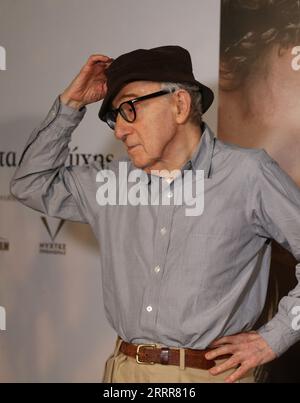 8 septembre 2023, Athènes, Grèce : WOODY ALLEN arrive à la première de son film ''coup de chance'' à Athènes. (Image de crédit : © Aristidis Vafeiadakis/ZUMA Press Wire) USAGE ÉDITORIAL SEULEMENT! Non destiné à UN USAGE commercial ! Banque D'Images