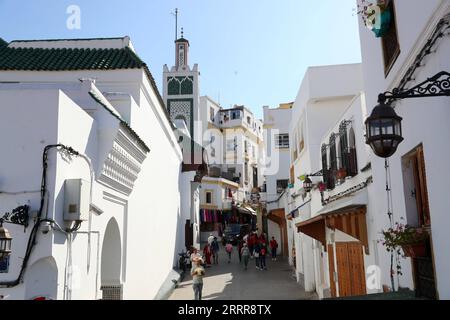 230515 -- LE CAIRE, le 15 mai 2023 -- des gens visitent un vieux marché à Tanger, au Maroc, le 12 mai 2023. MAROC-VILLES-VUE SuixXiankai PUBLICATIONxNOTxINxCHN Banque D'Images