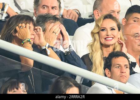 Adriana Karembeu et Jean-Luc Reichmann assistent au match de coupe du monde de rugby France 2023 entre la France et la Nouvelle-Zélande au Stade de France le 08 septembre 2023 à Saint-Denis, en banlieue parisienne. Photo de Laurent Zabulon/ABACAPRESS.COM Banque D'Images