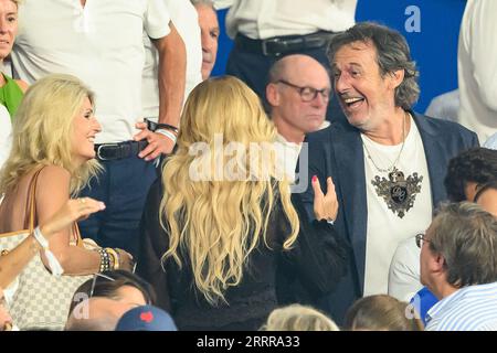 Adriana Karembeu et Jean-Luc Reichmann assistent au match de coupe du monde de rugby France 2023 entre la France et la Nouvelle-Zélande au Stade de France le 08 septembre 2023 à Saint-Denis, en banlieue parisienne. Photo de Laurent Zabulon/ABACAPRESS.COM Banque D'Images