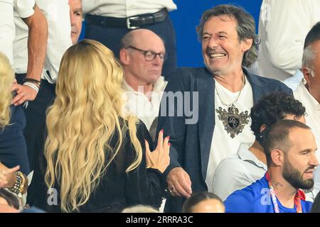 Adriana Karembeu et Jean-Luc Reichmann assistent au match de coupe du monde de rugby France 2023 entre la France et la Nouvelle-Zélande au Stade de France le 08 septembre 2023 à Saint-Denis, en banlieue parisienne. Photo de Laurent Zabulon/ABACAPRESS.COM Banque D'Images