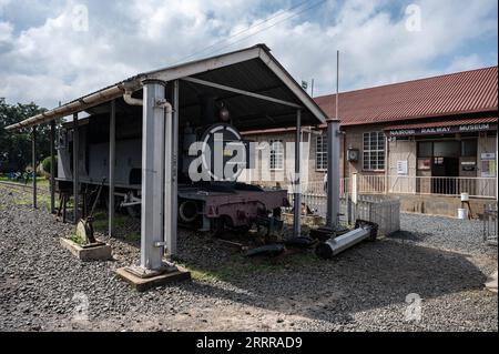 230518 -- NAIROBI, le 18 mai 2023 -- cette photo prise le 18 mai 2023 montre une locomotive de train d'époque au musée des chemins de fer de Nairobi, au Kenya. Nairobi Railway Museum est situé dans le centre-ville de Nairobi, à côté de la gare de Nairobi. Ce musée a commencé à fonctionner en 1971. KENYA-NAIROBI-RAILWAY MUSEUM WangxGuansen PUBLICATIONxNOTxINxCHN Banque D'Images