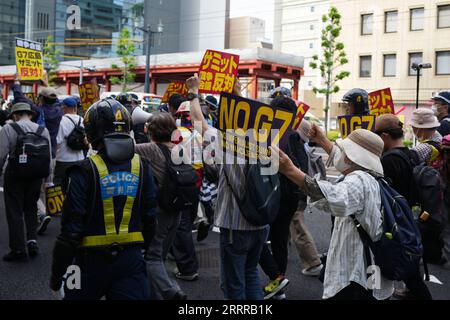 Actualités Themen der Woche KW20 Actualités Bilder des Tages 230520 -- HIROSHIMA, le 20 mai 2023 -- les gens se rassemblent pour protester contre le sommet du G7 du Groupe des sept à Hiroshima, Japon, le 20 mai 2023. JAPON-HIROSHIMA-SOMMET du G7-MANIFESTATION ZhangxXiaoyu PUBLICATIONxNOTxINxCHN Banque D'Images