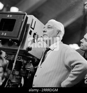 Sturm im Wasserglas, Spielfilm nach dem Bühnenstück von Bruno Frank, Deutschland 1960, Regisseur Josef von Baky am Filmset. Banque D'Images