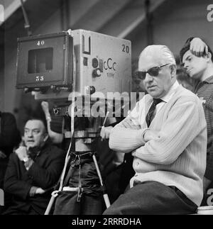 Sturm im Wasserglas, Spielfilm nach dem Bühnenstück von Bruno Frank, Deutschland 1960, Regisseur Josef von Baky am Filmset. Banque D'Images