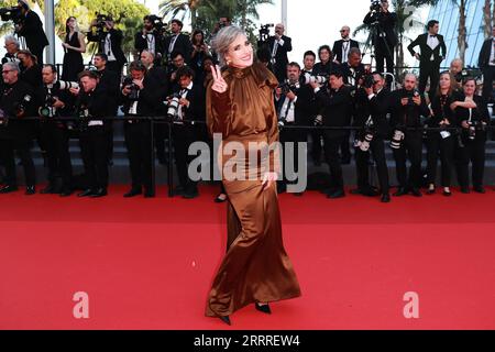 230526 -- CANNES, le 26 mai 2023 -- l'actrice américaine Andie MacDowell arrive pour la projection du film L ETE dernier l'été dernier lors de la 76e édition du Festival de Cannes à Cannes, dans le sud de la France, le 25 mai 2023. FRANCE-CANNES-FILM FESTIVAL-PHOTOCALL GaoxJing PUBLICATIONxNOTxINxCHN Banque D'Images