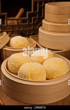 Yumcha, dim sum, petits pains custard cuits à la vapeur, petit pain chinois, Bao ZI Banque D'Images