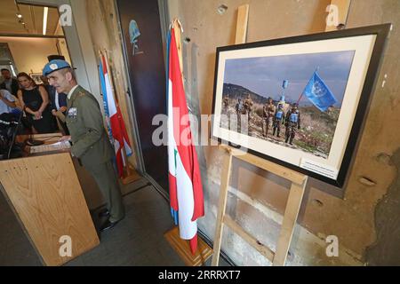 230616 -- BEYROUTH, le 16 juin 2023 -- des personnes assistent à l'inauguration d'une exposition de photos de la Force intérimaire des Nations Unies au Liban FINUL à Beyrouth, Liban, le 16 juin 2023. À l'occasion du 75e anniversaire des opérations de maintien de la paix de l'ONU, l'exposition de photos de la FINUL a débuté vendredi. LIBAN-BEYROUTH-FINUL-ONU-ANNIVERSAIRE DU MAINTIEN DE LA PAIX-EXPOSITION DE PHOTOS BILALXJAWICH PUBLICATIONXNOTXINXCHN Banque D'Images