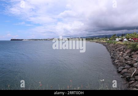 230620 -- MALABO, le 20 juin 2023 -- cette photo prise le 14 juin 2023 montre une vue en bord de mer à Malabo, capitale de la Guinée équatoriale. Malabo, situé sur l'île de Bioko, est un port maritime important de la Guinée équatoriale. GUINÉE ÉQUATORIALE-MALABO-VIEW DongxJianghui PUBLICATIONxNOTxINxCHN Banque D'Images