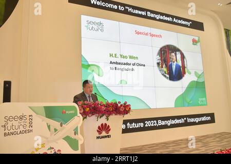 230622 -- DHAKA, le 22 juin 2023 -- l'ambassadeur de Chine au Bangladesh, Yao Wen, prend la parole lors de la cérémonie d'inauguration de Huawei Seeds for the future 2023 Bangladesh à Dhaka, Bangladesh, le 21 juin 2023. POUR ALLER AVEC Huawei lance le programme Seeds for the future pour donner aux talents bangladais des TIC BANGLADESH-DHAKA-HUAWEI-SEEDS FOR THE FUTURE Salim PUBLICATIONxNOTxINxCHN Banque D'Images