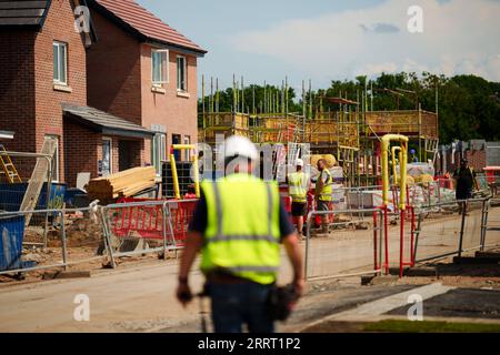 230623 -- LIVERPOOL, le 23 juin 2023 -- cette photo prise le 22 juin 2023 montre un chantier de construction à Liverpool, en Grande-Bretagne. La Banque d'Angleterre BoE a relevé son taux d'intérêt de référence de 0,5 points de pourcentage à 5 pour cent, a-t-elle déclaré dans un communiqué jeudi. Photo de /Xinhua BRITAIN-BANK OF ENGLAND-TAUX D'INTÉRÊT-AUGMENTATION JonxSuper PUBLICATIONxNOTxINxCHN Banque D'Images