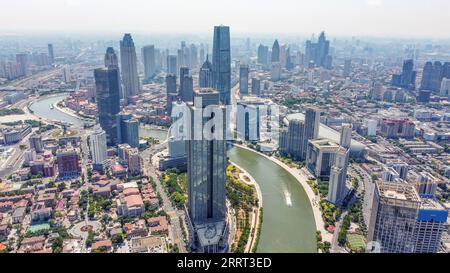 230625 -- TIANJIN, le 25 juin 2023 -- cette vue aérienne prise le 24 juin 2023 montre une vue de la municipalité de Tianjin dans le nord de la Chine. La 14e réunion annuelle des nouveaux champions, également connue sous le nom de Forum de Davos d’été, se tiendra à Tianjin du 27 au 29 juin. Environ 1 500 dirigeants des secteurs public et privé de plus de 90 pays se réuniront pour cet événement de trois jours. CHINE-TIANJIN-VUE AÉRIENNE CN SunxFanyue PUBLICATIONxNOTxINxCHN Banque D'Images