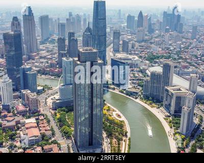 230625 -- TIANJIN, le 25 juin 2023 -- cette vue aérienne prise le 24 juin 2023 montre une vue de la municipalité de Tianjin dans le nord de la Chine. La 14e réunion annuelle des nouveaux champions, également connue sous le nom de Forum de Davos d’été, se tiendra à Tianjin du 27 au 29 juin. Environ 1 500 dirigeants des secteurs public et privé de plus de 90 pays se réuniront pour cet événement de trois jours. CHINE-TIANJIN-VUE AÉRIENNE CN SunxFanyue PUBLICATIONxNOTxINxCHN Banque D'Images