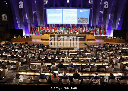 230701 -- PARIS, le 1 juillet 2023 -- une session extraordinaire de la Conférence générale de l'Organisation des Nations Unies pour l'éducation, la science et la culture UNESCO se tient à Paris, France, le 30 juin 2023. Les 193 Etats membres de l'UNESCO ont approuvé vendredi, lors d'une session extraordinaire de la Conférence générale, la proposition soumise par les Etats-Unis de rejoindre l'organisation. Après deux jours de discussions, 132 États membres ont voté en faveur et 10 contre le retour des États-Unis à l'organisation dont les États-Unis se sont retirés deux fois, causant un impact négatif sur l'organisation Banque D'Images