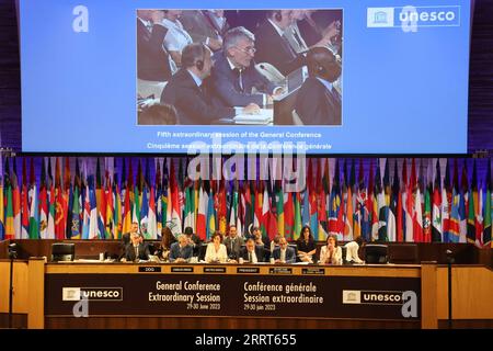 230701 -- PARIS, le 1 juillet 2023 -- une session extraordinaire de la Conférence générale de l'Organisation des Nations Unies pour l'éducation, la science et la culture UNESCO se tient à Paris, France, le 30 juin 2023. Les 193 Etats membres de l'UNESCO ont approuvé vendredi, lors d'une session extraordinaire de la Conférence générale, la proposition soumise par les Etats-Unis de rejoindre l'organisation. Après deux jours de discussions, 132 États membres ont voté en faveur et 10 contre le retour des États-Unis à l'organisation dont les États-Unis se sont retirés deux fois, causant un impact négatif sur l'organisation Banque D'Images