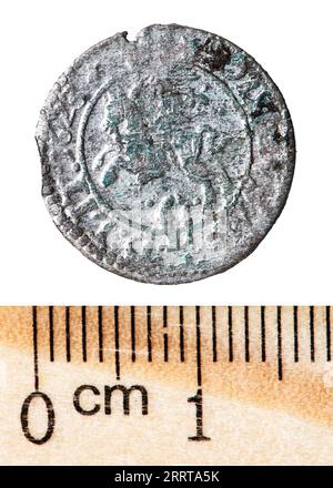 Pièce de monnaie polonaise antique en argent. Le roi Sigismond III Vasa. Avers. Isolé sur blanc Banque D'Images