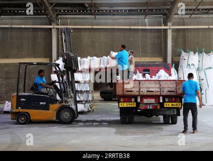 230711 -- LE CAIRE, le 11 juillet 2023 -- les employés travaillent à l'usine de la société chinoise New Hope Egypt Co., Ltd. Dans la province de Menoufia, en Égypte, le 6 juillet 2023. POUR ALLER AVEC la caractéristique : Comment une entreprise chinoise prospère malgré les vents contraires économiques en Egypte Egypte-PROVINCE MENOUFIA-ENTREPRISE CHINOISE-PROSPER WangxDongzhen PUBLICATIONxNOTxINxCHN Banque D'Images