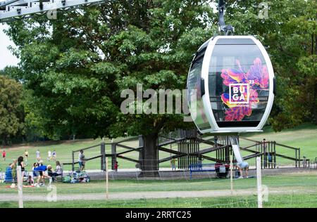 230714 -- FRANCFORT, le 14 juillet 2023 -- les touristes visitent le salon des jardins nationaux allemands 2023 à Mannheim, Allemagne, le 14 juillet 2023. Le salon des jardins nationaux allemands de 2023, avec des événements et des attractions, y compris des spectacles floraux, des expositions culturelles, des loisirs et des activités sportives, durera jusqu'au 8 octobre. ALLEMAGNE-MANNHEIM-SALON NATIONAL DES JARDINS ZhangxFan PUBLICATIONxNOTxINxCHN Banque D'Images