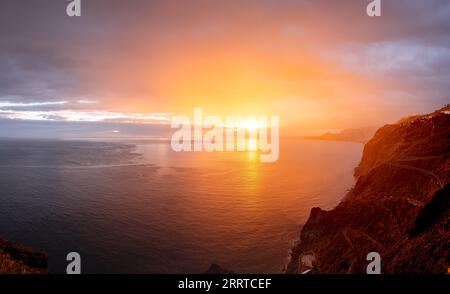 Paysage avec littoral sur Ponta do Garajau au coucher du soleil, Funchal, Madère Banque D'Images