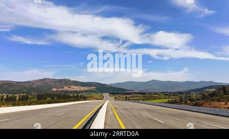 230717 -- El TARFALGERIA, le 17 juillet 2023 -- cette photo prise le 24 février 2022 montre la section terminée de la section est de 84 km restante de l'autoroute est-Ouest dans la province d'El Tarf, en Algérie. POUR ALLER AVEC la caractéristique : un entrepreneur chinois brave la chaleur pour terminer le tronçon final du projet d autoroute algérienne photo fournie par CITIC Construction/document via Xinhua ALGERIA-El TARF-CHINESE COMPANY-EAST-WEST HIGHWAY CONSTRUCTION WuxTianyu PUBLICATIONxNOTxINxCHN Banque D'Images