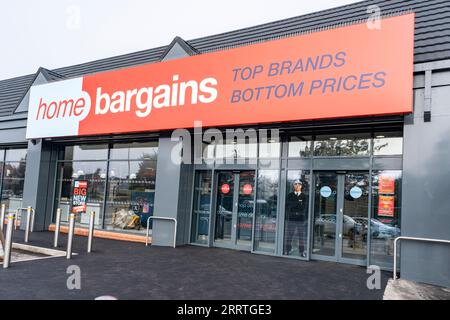 Magasin Home Bargains dans le centre-ville de Middlewich Cheshire Royaume-Uni Banque D'Images