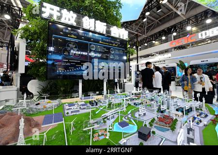 230725 -- BEIJING, 25 juillet 2023 -- cette photo prise le 26 avril 2023 montre une exposition lors du 6e Sommet de la Chine numérique à Fuzhou, dans la province du Fujian du sud-est de la Chine. Xinhua Headlines : la Chine accélère le contrôle macro pour une croissance économique stable LinxShanchuan PUBLICATIONxNOTxINxCHN Banque D'Images