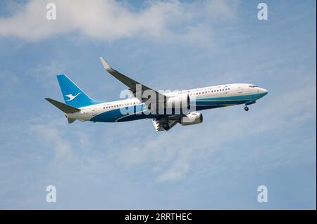 15.07.2023, Singapour, République de Singapour, Asie - Boeing 737-800 jet de passagers de la compagnie aérienne chinoise Xiamen Air immatriculé B-1913. Banque D'Images