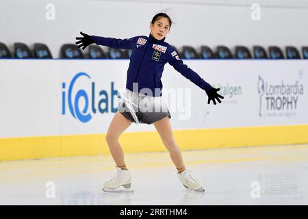 HANA YOSHIDA (JPN), pendant la pratique féminine, au Lombardia Trophy 2023 Memorial Anna Grandolfi, à IceLab, le 9 septembre 2023 à Bergame, Italie. Crédit : Raniero Corbelletti/AFLO/Alamy Live News Banque D'Images