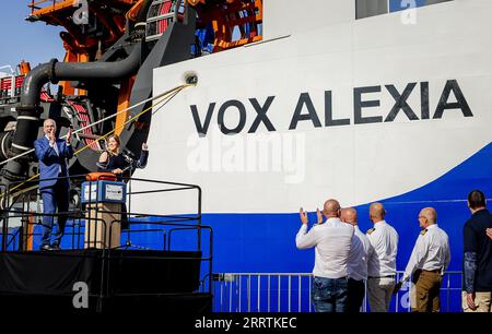 ROTTERDAM - Princesse Alexia nomme Van Oord dragueur à trémie aspirante Vox Alexia. C'était sa première visite officielle de travail pour la fille de dix-huit ans du roi Willem-Alexander et de la reine Maxima. ANP REMKO DE WAAL netherlands Out - belgique Out Banque D'Images