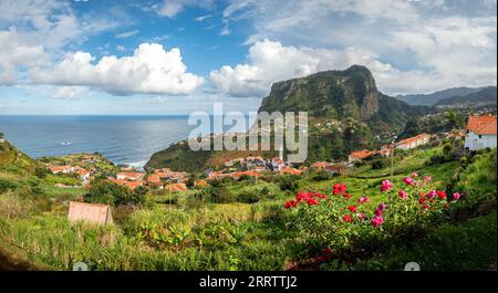 Paysage avec le village de Sao Roque do Faial dans l'île de Madère, Portugal Banque D'Images