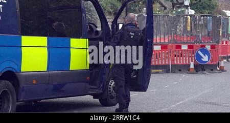 Capture d'écran tirée d'une vidéo de l'Autorité palestinienne montrant la police dans le quartier de Chiswick à l'ouest de Londres alors que Daniel Khalife, suspect terroriste, a été arrêté le quatrième jour d'une chasse à l'homme après s'être échappé du HMP Wandsworth sous un camion.Date de la photo : samedi 9 septembre 2023. Banque D'Images