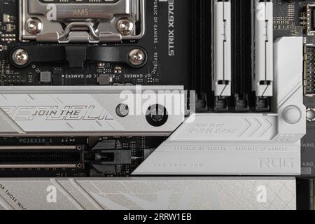 Carte mère ASUS ROG Strix X670E Gaming Wi-Fi Banque D'Images