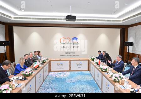 New Delhi, Inde. 9 septembre 2023. Le premier ministre chinois Li Qiang rencontre le premier ministre italien Giorgia Meloni en marge du sommet du G20 à New Delhi, en Inde, le 9 septembre 2023. Crédit : Yue Yuewei/Xinhua/Alamy Live News Banque D'Images