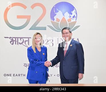 New Delhi, Inde. 9 septembre 2023. Le premier ministre chinois Li Qiang rencontre le premier ministre italien Giorgia Meloni en marge du sommet du G20 à New Delhi, en Inde, le 9 septembre 2023. Crédit : Yue Yuewei/Xinhua/Alamy Live News Banque D'Images