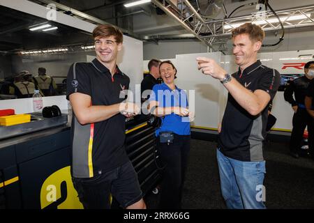 Oyama, Japon. 09 septembre 2023. WONTROP KLAUSER Laura, directeur de l'équipe Corvette Racing, portrait, KEATING Ben (usa), VARRONE Nicolas (arg), CATSBURG Nicky (Old), corvette Racing, Chevrolet Corvette C8.R, pole position, ambiance, pendant les 6 heures du Fuji 2023, 6e manche du Championnat du monde d'Endurance FIA 2023, du 7 au 10 septembre 2023 sur le Fuji Speedway, à Oyama, Japon - photo Frédéric le Floc'h/DPPI crédit : DPPI Media/Alamy Live News Banque D'Images