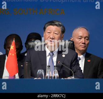 230824 -- JOHANNESBURG, 24 août 2023 -- le président chinois Xi Jinping prononce un discours intitulé main dans la main vers une communauté de développement partagé lors du BRICS-Africa Outreach et du dialogue BRICS plus à Johannesburg, Afrique du Sud, le 24 août 2023. AFRIQUE DU SUD-JOHANNESBURG-XI JINPING-BRICS-AFRICA OUTREACH ET BRICS PLUS DIALOGUE LIXXUEREN PUBLICATIONXNOTXINXCHN Banque D'Images