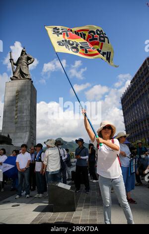 230825 -- SÉOUL, le 25 août 2023 -- des gens protestent contre la décision du Japon de rejeter des eaux usées contaminées par le nucléaire à Séoul, Corée du Sud, le 25 août 2023. Jeudi, le Japon a commencé à déverser des eaux usées contaminées par le nucléaire de la centrale nucléaire de Fukushima Daiichi, paralysée, dans l’océan Pacifique, sans tenir compte des préoccupations du public et de la forte opposition de la part du pays et de l’étranger. CORÉE DU SUD-SÉOUL-MANIFESTATION-JAPON S REJET DES EAUX USÉES NUCLÉAIRES WANGXYILIANG PUBLICATIONXNOTXINXCHN Banque D'Images