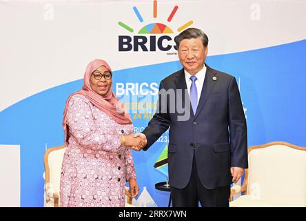 230824 -- JOHANNESBURG, le 24 août 2023 -- le président chinois Xi Jinping rencontre le président tanzanien Samia Suluhu Hassan en marge du 15e sommet des BRICS à Johannesburg, en Afrique du Sud, le 24 août 2023. SOUTH AFRICA-JOHANNESBURG-XI JINPING-TANZANIA-PRESIDENT-MEETING XiexHuanchi PUBLICATIONxNOTxINxCHN 230824 -- JOHANNESBURG, 24 août 2023 -- le président chinois Xi Jinping rencontre le président tanzanien Samia Suluhu Hass IMAGO/XiexHuanchi PUBLICATIONxNOTxINxCHN imago images 1033681474 Banque D'Images