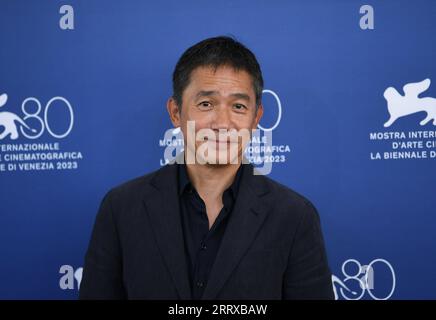 230902 -- VENISE, 2 septembre 2023 -- l'acteur Tony Leung Chiu-Wai assiste à un photocall lors du 80e Festival international du film de Venise à Venise, Italie, le 2 septembre 2023. Tony Leung Chiu-Wai, de Hong Kong, en Chine, a reçu le Lion d'or pour Lifetime Achievement lors de l'événement samedi. ITALIE-VENISE-FESTIVAL DU FILM-TONY LEUNG CHIU-WAI-LION D'OR-LIFETIME ACHIEVEMENT JINXMAMENGNI PUBLICATIONXNOTXINXCHN Banque D'Images