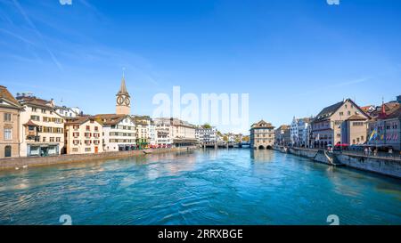 vue le long de la rivière limmat à zurich, suisse Banque D'Images