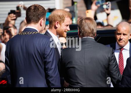 09.09.2023. Düsseldorf. Prinz Harry, Herzog von Sussex, Bundesverteidigungsminister Boris Pistorius BEI der Ankunft und Begrüßung auf dem Invictus-Gam Banque D'Images